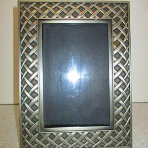*Pewter Thick Cross-Hatch Pattern 5" x 7" Table Top Photo Frame